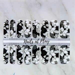 5 for $15 Nail Wraps- B & W Flowers